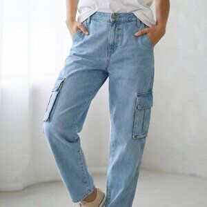 NWT $118 FREE PEOPLE LEVI'S women's Light Blue Relaxed Cargo Jeans 26